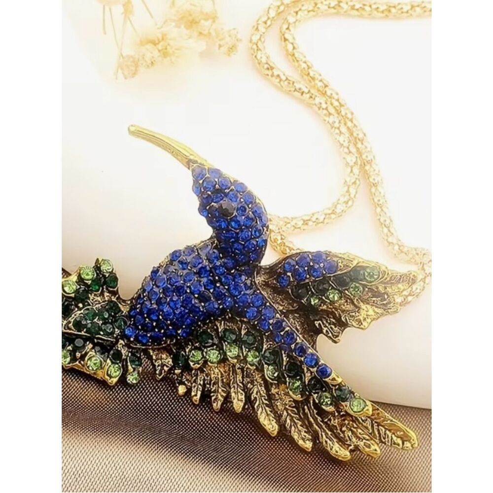 💙 NEW stunning crystal hummingbird necklace/brooch 💙